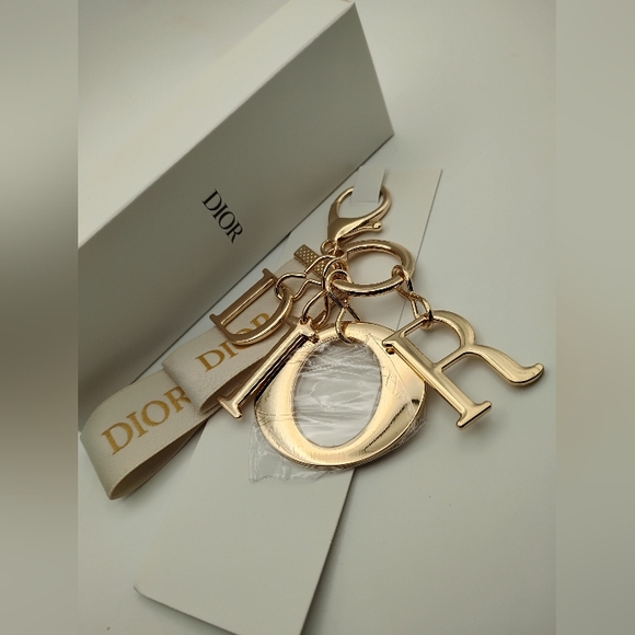 Dior Luxurious Gold Key Holder - Picture 2 of 3